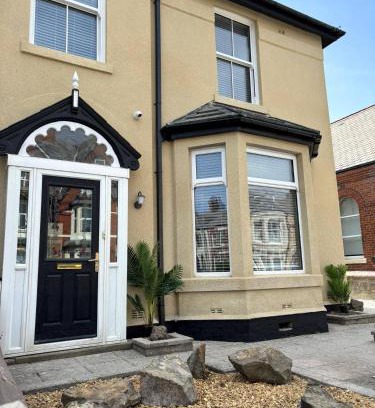 Lytham St. Anne's Casa | Villa Rose-Spacious Home with beautiful garden