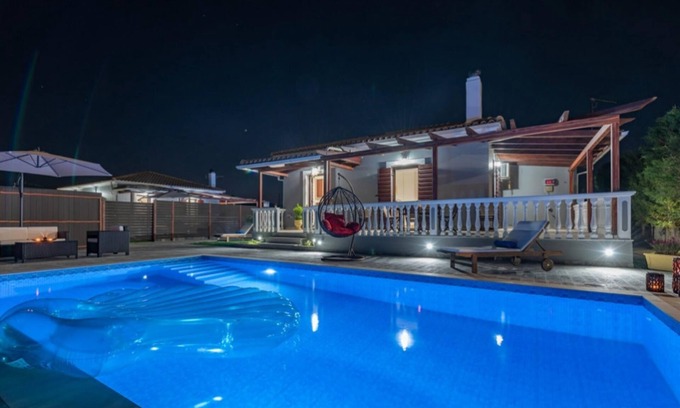 Neromilos Villa | Villa Rose With Private Pool