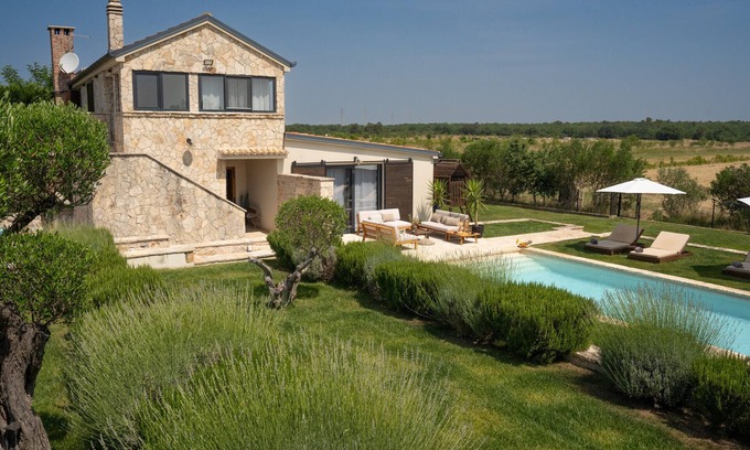 Pakostane Villa | Magnífica villa de piedra de 5 *