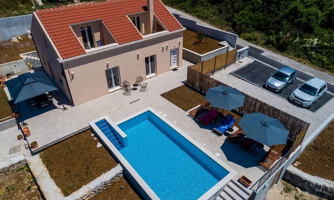 Zvekovica Villa | Villa Rubea - Villa de tres dormitorios con terraza y piscina