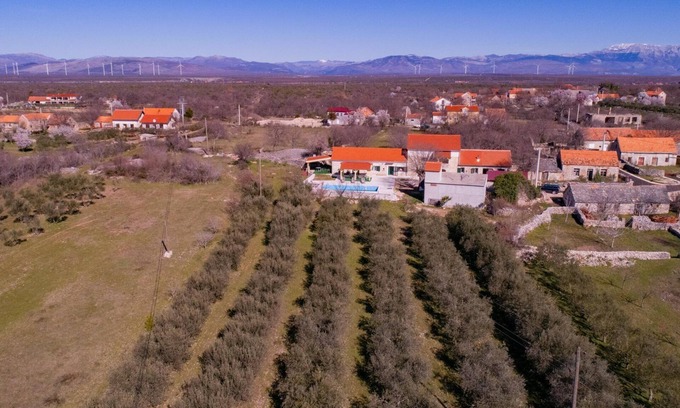 Oklaj Otro | Villa Rural Olive Krka | Adriatic Luxury Villas
