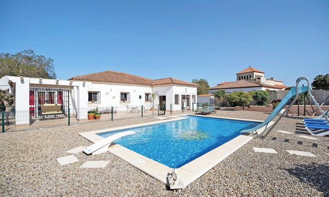 Chiclana de la Frontera Casa | Villa "Sol" con vistas a la montaña, piscina, aire acondicionado y Wi-Fi
