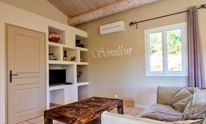 Saint-Maurice-dʼArdeche Villa | Villa-Confortable-Baño con bañera-Vista al Jardín