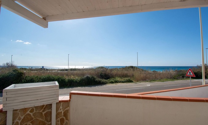 Specchiarica Casa | VILLA SALINA MONACI, FRENTE AL MAR