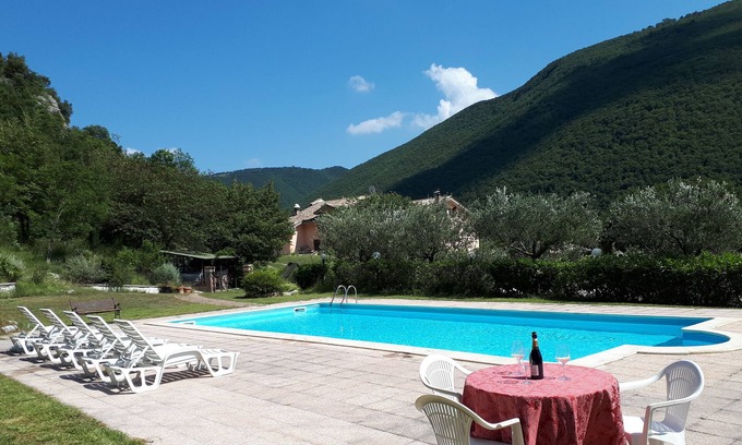 San Severino Marche Villa | Villa Salimbeni 9 habitaciones, gran piscina, vista panorámica, para 18 personas