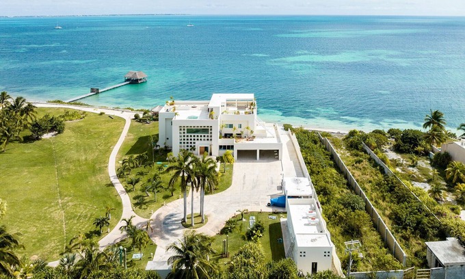 Puerto Juárez Villa | Villa Sam - Modern 6 bedroom beachfront villa north of Cancun w/ chef