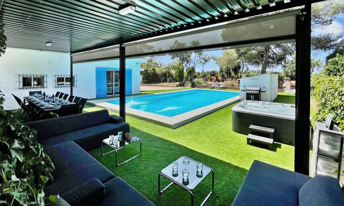 Jerez de la Frontera Villa | Villa San Patricio I Piscina Privada I Jacuzzi Spa I BBQ I PS5 I AireAc I 3000m2
