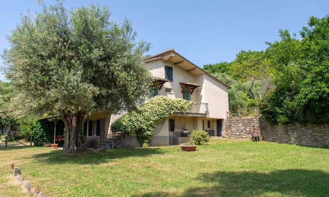 Lisciano Niccone Casa | Villa San Martino, two houses sharing a fenced pool, San Martino, San Martino