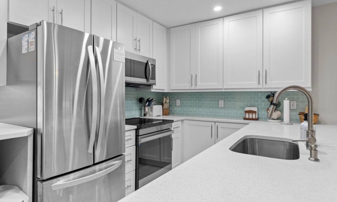 Sanibel Condominio | Villa Sanibel 2D: Ground-Floor with Pool View & Direct Beach Access