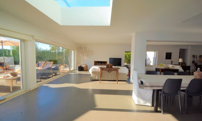 Charneca da Cotovia Villa | Villa Santa Cruz - En un bosque de pinos cerca de la playa de Sesimbra. 20 Pax