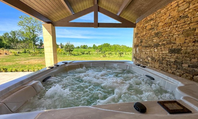 Saint-Vincent-le-Paluel Villa | Villa Sarlat ,piscine/jacuzzi