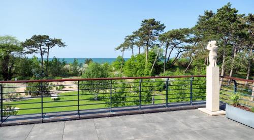 Hohe Dune Apartamento | Villa Schmidt - Strandhaus direkt am Meer mit Sauna, Sport und Dünengarten II