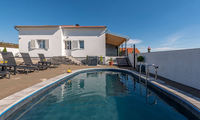 Maslenica Villa | Villa Sea Pearl