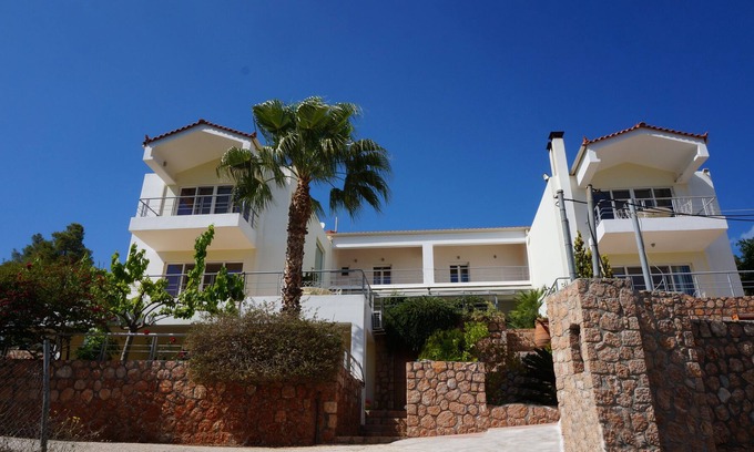 Korfos Villa | Villa Seahorse: descubra el Peloponeso desde esta moderna casita 3BDRM