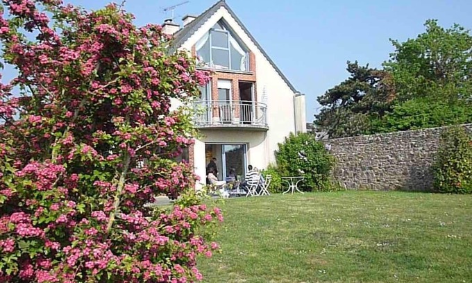 Carolles Villa | Villa, frente al mar en la bahía del Mont Saint Michel para 6 personas