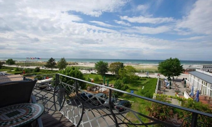 Warnemuende Apartamento | Villa Seeblick Warnemünde - Fewo mit Meerblick und Balkon direkt am Strand für 2-4 Pers