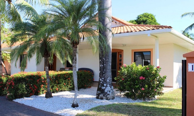 Tambor Casa | Villa Serenidad large home by ocean, Los Delfines