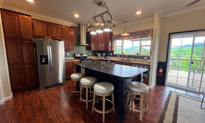 Butler Casa | Villa Serenita - Watauga Lake, Pet Friendly