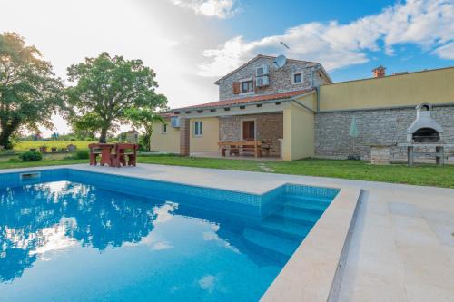 Divsici Casa | Villa Sergio, a beautiful rustic villa with a huge garden