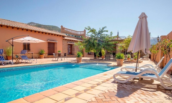 Padul Villa | "Villa Sierra Nevada de Pilar I" con vistas a la montaña, piscina y Wi-Fi