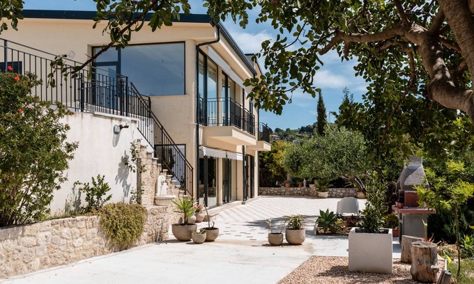 Favara Villa | Villa 'Simona con Jardín' con vistas al mar, Wi-Fi y aire acondicionado