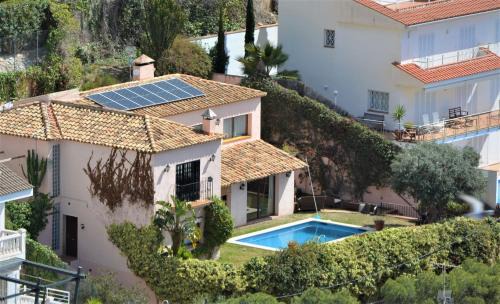 Sitges Villa | Villa Sitges Julia Vista Espectacular 2 k m s de la Playa Comoda & Area Tranquila Amplitud interior y plana