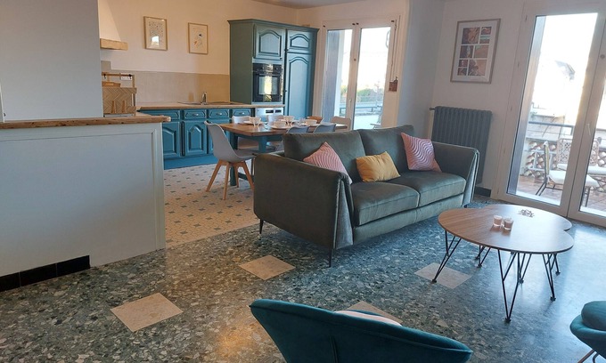 Villeneuve-sur-Lot Apartamento | Villa Sixty, Apartment in the heart of the Bastide with exceptional view of the lot!