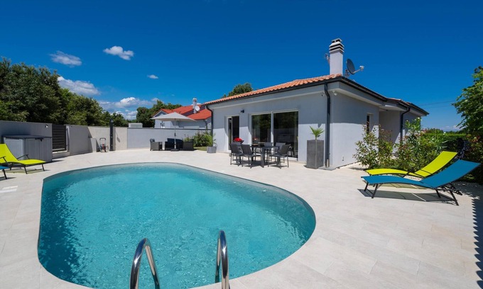 Valtura Villa | Villa Sofia with private pool