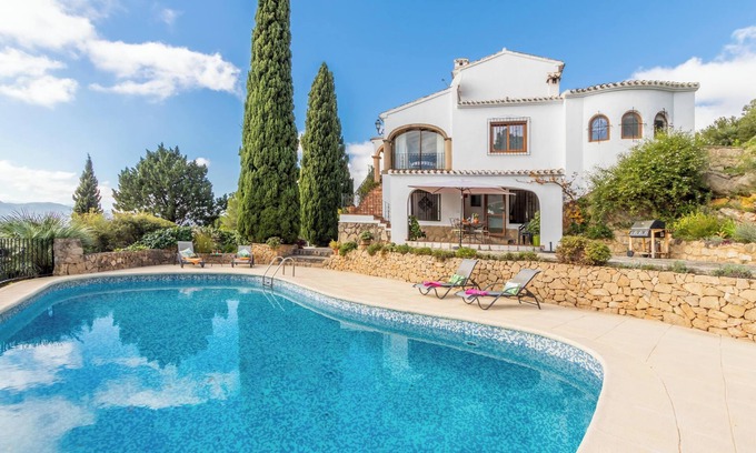 Montgo de Toscamar Villa | Villa "Sol y Luna" con vistas a la montaña, piscina, terraza, aire acondicionado y Wi-Fi