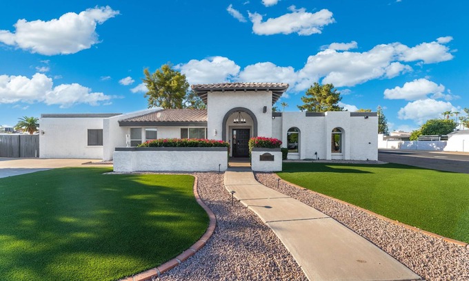 Paradise Valley Village Casa | Villa Solara | 8 BR | Heated Pool | Outdoor Oasis