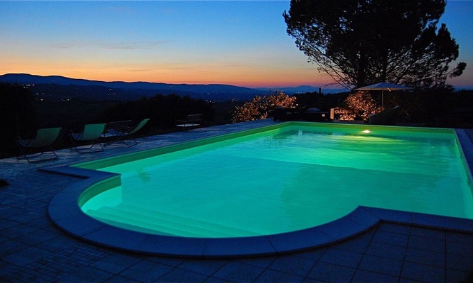 Pietrauta Villa | VILLA SOLE VINO, EXC POOL, WALK TO MONTEFALCO+BEVAGNA 3 KMS, PIZZARIA 1KM, WIFI