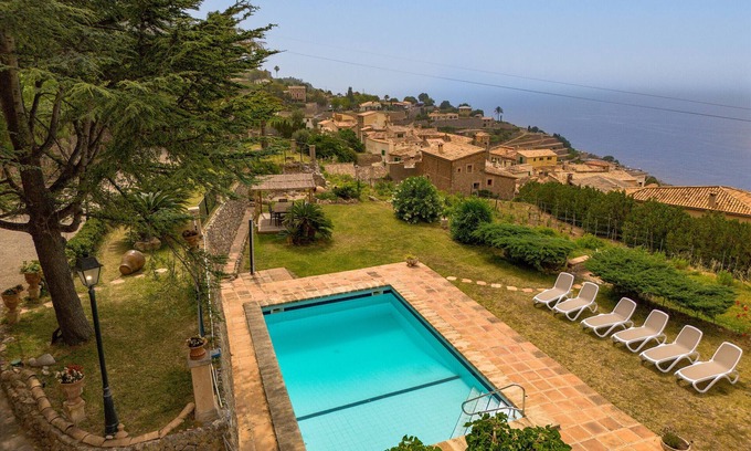 Banyalbufar Chalet De Esquí | Villa Son Vives, impresionante mansión con vistas al mar panorámicas inmejorables en Banyalbufar