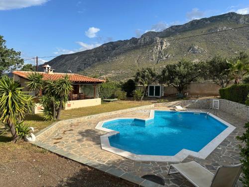 Loutraki Villa | Villa Sophia