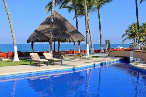 North End Casa | Villa Sophie 3BR3BA Beachfront Terrace Heated Pool New Listing