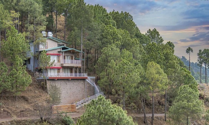 Dharampur Cabaña | Villa Sparklewoods ,Nestled in the heart of Himachal’s lush greenery,!