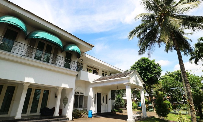 East Jakarta Casa | Villa Sri Manganti