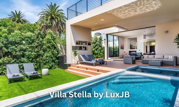 Beverly Hills Villa | Villa Stella by LuxJB 🏆 14 Guests 🏆 8 beds 🏆 Heated Pool & Gym 🏆 Superb Location