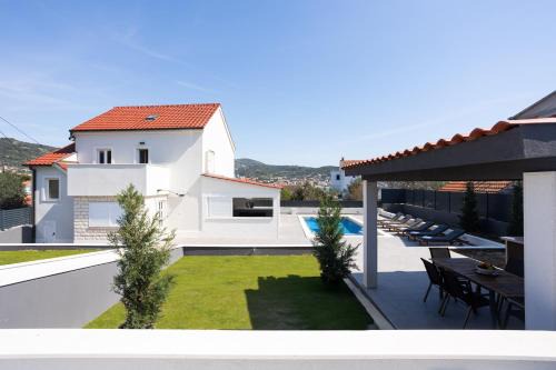 Vinisce Villa | Villa Stone - Pool house 100 meters from the beach