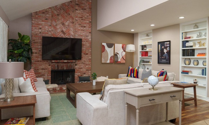 Valencia Casa | Villa Style Home in Santa Clarita