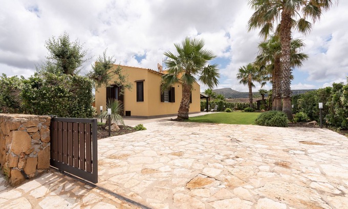 Custonaci Villa | Villa "Summer Spritz" cerca de la playa con vistas a la montaña, Wi-Fi