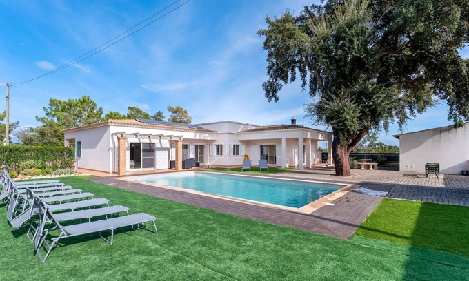 Silves Casa | Villa Sundays With Pool by LovelyStay