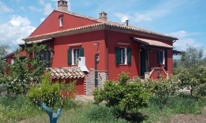 Fabrizio Casa | Villa rodeada de plantaciones de cítricos en la costa jónica