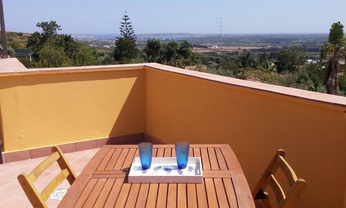 Syracuse Villa | Villa rodeada de vegetación a tiro de piedra del castillo de Eurialo