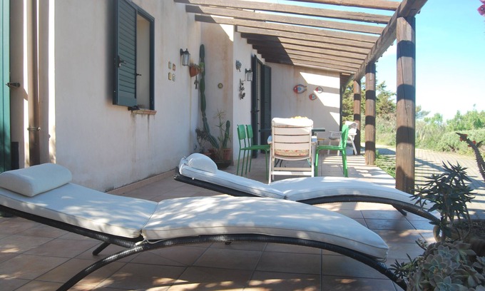 Licata Casa | Villa rodeada de vegetación, a tiro de piedra del mar.