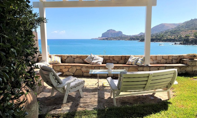 Mazzaforno Casa | Villa rodeada de vegetación, con acceso directo al mar, piscina privada.