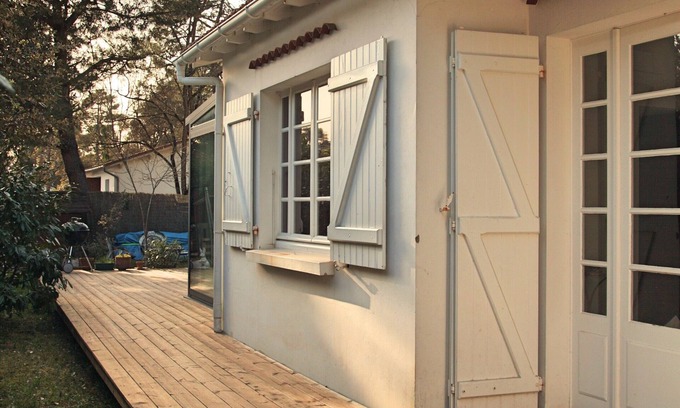 Les Conches Casa | Villa Suzanne terrace and veranda near the beach