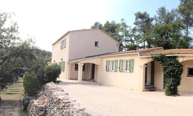 Ollieres Villa | Villa Swimming pool 210m2 / 3000m2 In the countryside but 15 minutes walk from Saint Maximin