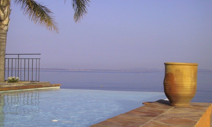 Carqueiranne Villa | villa + estudio independiente - piscina infinita - sobre las playas