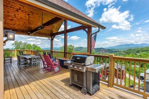 Chalet Village North Casa | Villa Tavia by Stony Brook Cabins