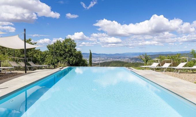 Sesto Fiorentino Villa | Villa en Sesto Fiorentino con 9 habitaciones, capacidad 17